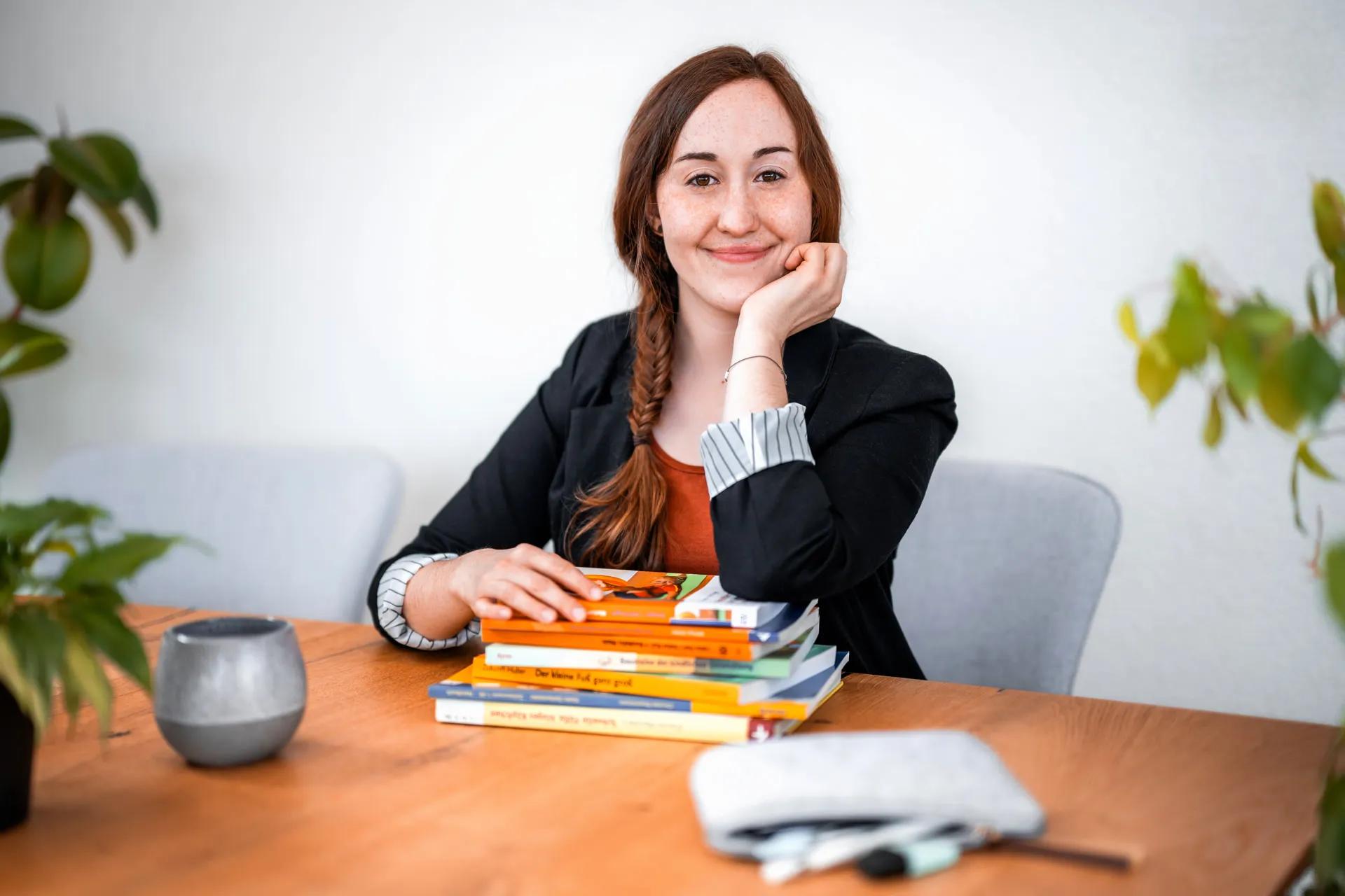 Person mit Bücher